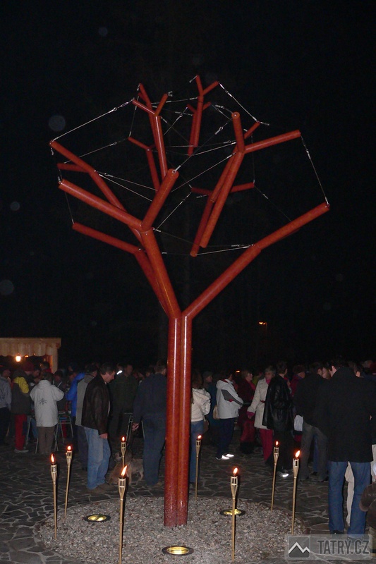 Strom ve Starém Smokovci připomíná kalamitu 2004