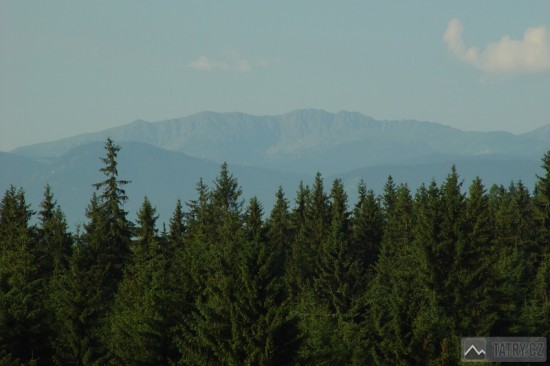 Hlavní hřeben Nízkých Tater z Tatranské magistrály