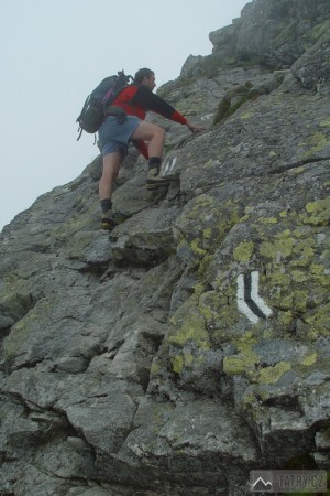 obtížnější skalnaté pasáže při výstupu na vrchol